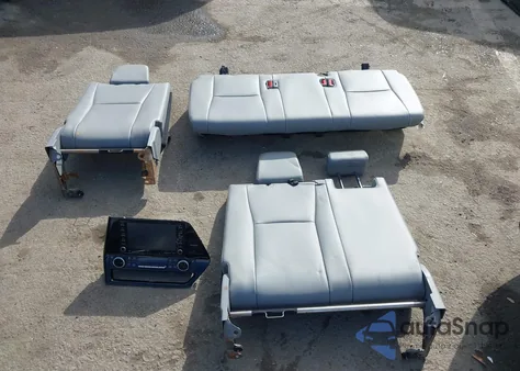 2022 Toyota Highlander Xle из США, поврежденный, VIN 5TDHZRAH3NS120252